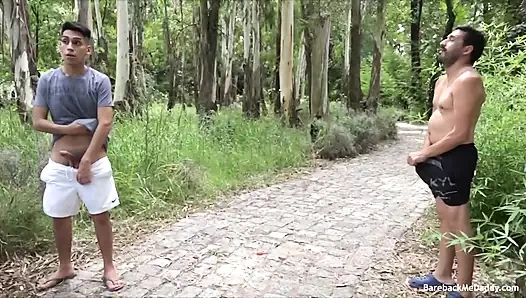 Daddy Mitch genç Alejo'ya prezervatifsiz