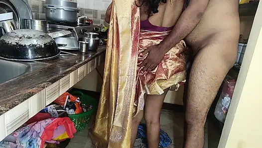 Ev hanımı kocasıyla aynı yatağı paylaşıyor