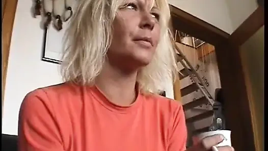 Eve Götürüldü Ve Yüzüne Sarsıldı