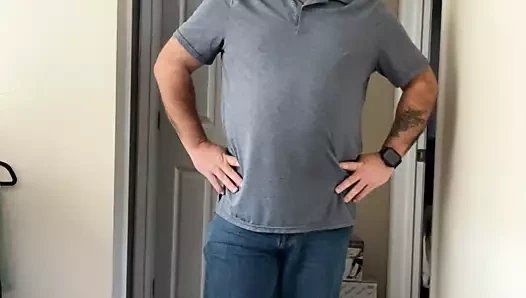 Luvbennude soyunur ve konuşur