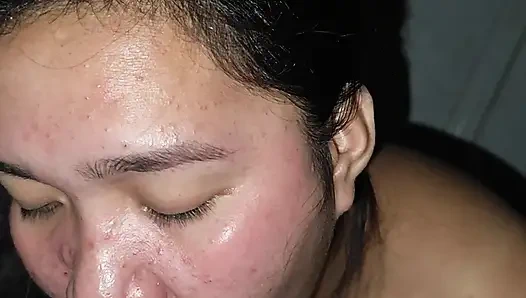 PINAY ORTA YAŞLı SEKSI KADıN KOCASı DıŞARıDAYKEN SEVGILISININ YARAĞıNı EMIYOR