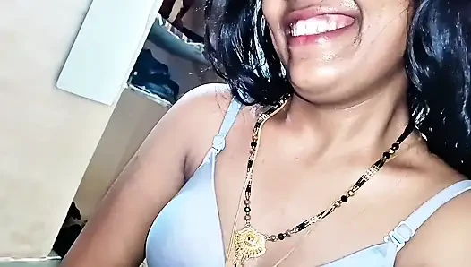 Ateşli ve güzel Hintli evli kadın hasbend ile romantik seks yapıyor