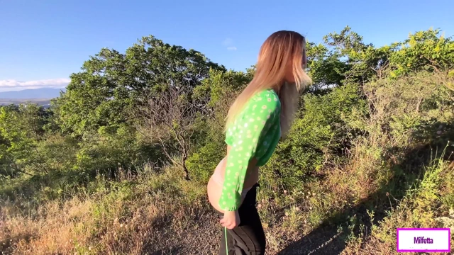 Yabancı güzeli domaltarak sikiyor