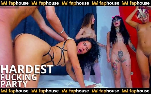 En iyi arkadaşları bizi izlerken azgın bir fahişe için yoğun sikişin en güçlü partisi