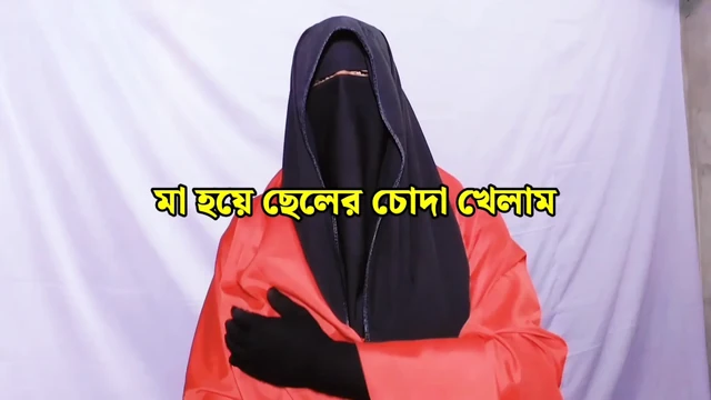 Красивая мачеха проводит ночь со своим пасынок и занимается сексом с ним