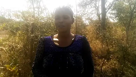 Rahat bir şekilde çalılık yeri