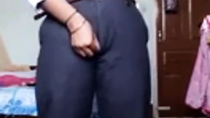 üniversiteli kız elbise değiştirme