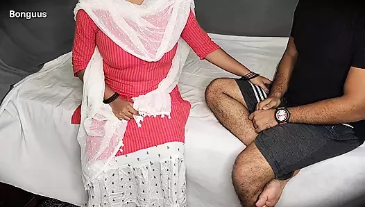 Evde kimse yokken üvey kız kardeşinin arkadaşı sikiliyor