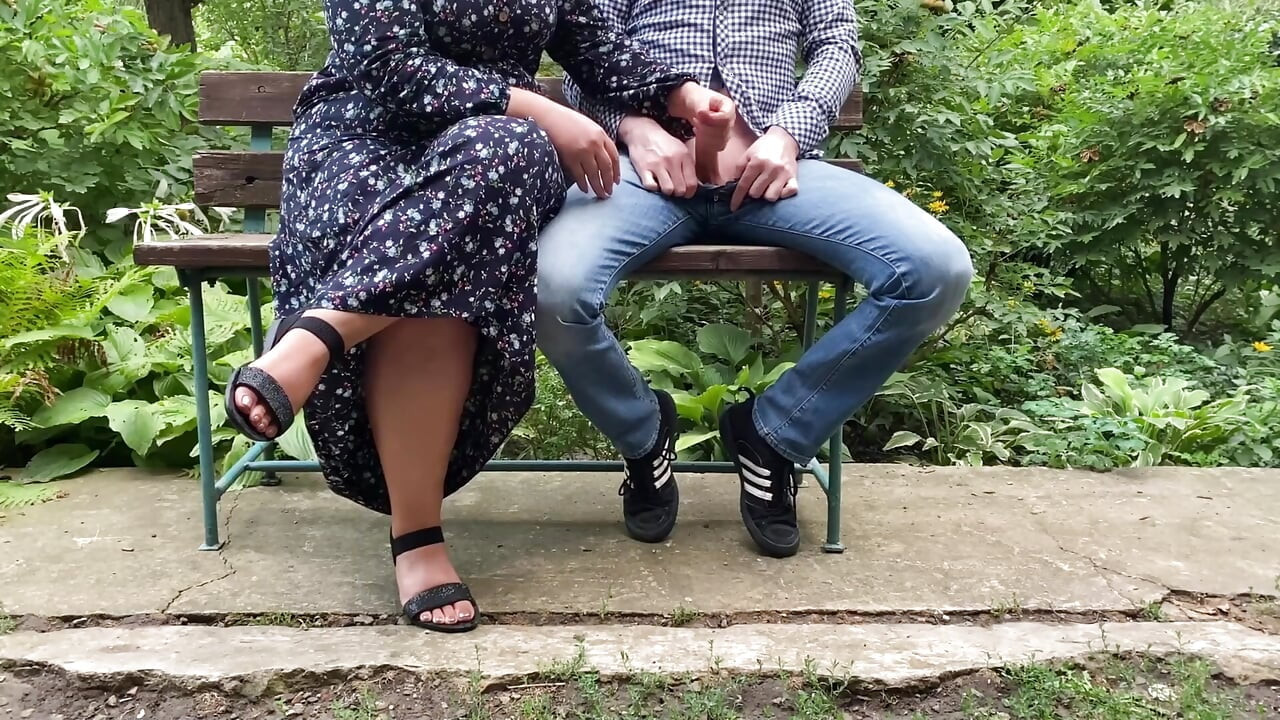 Evet, üstüme boşal! Ateşli boşalma hissine bayılıyorum!