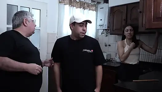 Lynn Scream, Benim Onun Kocası Olduğumu Unutuyor Ve Teslimatçı Nicoph Cuckold Real Tarafından Sevişiyor