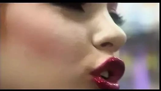 Büyük memeli esmer yuvarlak götünü domaltarak siktiriyor