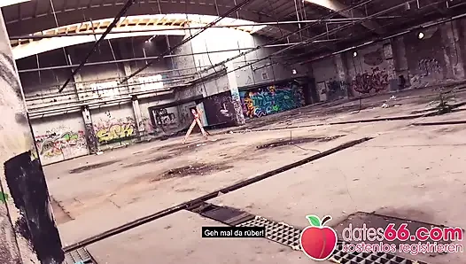 Terk edilmiş yer sikici: tombul sarışın (26 yaşında)