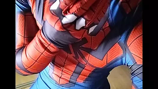 Spidey kendisiyle oynuyor
