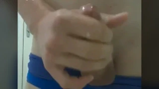 mavi gövdeli çocuk