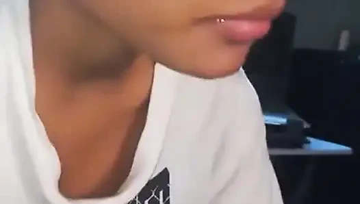 Gırtlağına kadar ağrıyan üvey kızım tüm sütümü kurutdu