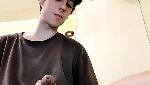 Pembe lastik penisle anal orgazm oluyor