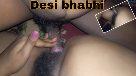 Hintli kız ateşli oral seks videosunda