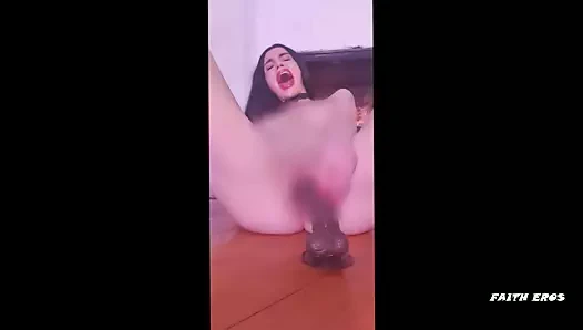 Şişman arap horoz Filipinli hizmetçinin kedi sahibi