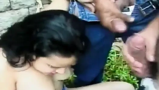 Brezilyalı sürtük sikilirken arkadaşı götünde sert sikişiyor