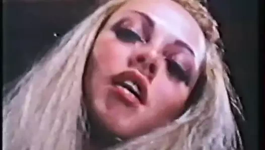 Seks damonen - 1985 - tam film