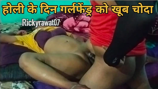 Holi gününde kız arkadaşımı eve aramak çok eğlenceliydi