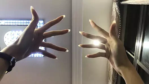 Uzun doğal tırnak ışık gösterisi