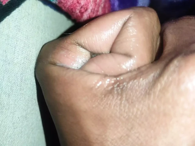 Aniden yorganın içine yumruk sokuyordum..... Şimdi ne olacak?