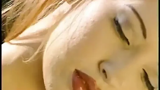 Azgın hatun amına yarak alıyor