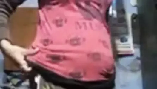 Desi güzel kız elbisesini değiştir