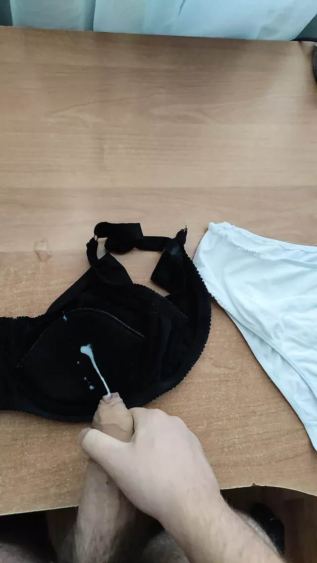 Сперма в лифчике мачехи