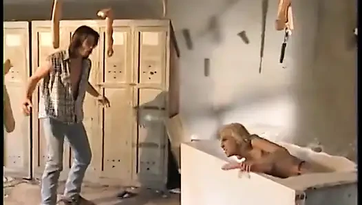 Yırtık erkekler dildo odasındaki tüm deliklere giriyor