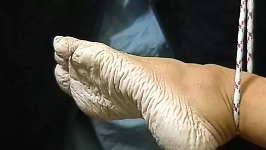 Bianca'nın ıslak kuru erik ayakları