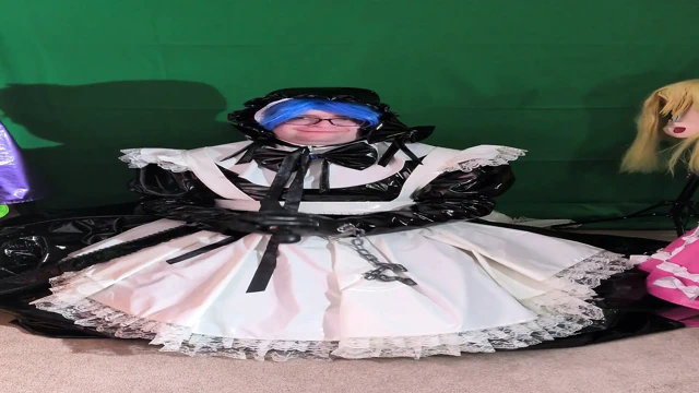 Uzun sihirli değnek vibratör seansında katmanlı PVC hizmetçi aoi