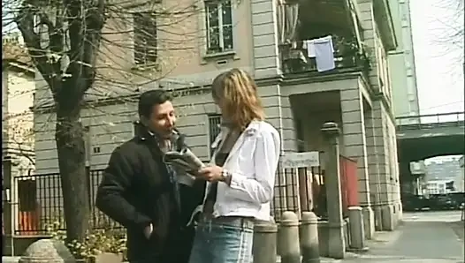 Küçük memeli güzel seksi genç kız büyük amatör yarakla sikiliyor ve ağzına boşalıyor