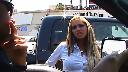 Carmel Moore erkek arkadaşının büyük yarağını sıkı amcığına sokuyor feat carmel moore, julian - sapık orta yaşlı seksi kadınlar