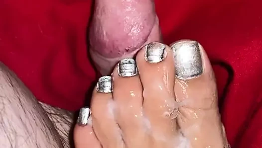 Ayakla muamele ve ayaklara boşalma için melove ayaklarını kullanma