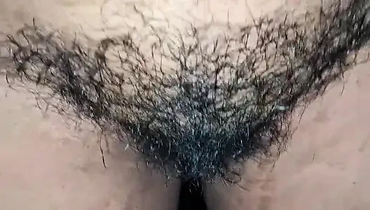 Hintli evli kadın parmağını amına sokuyor ve amını parmaklıyor video