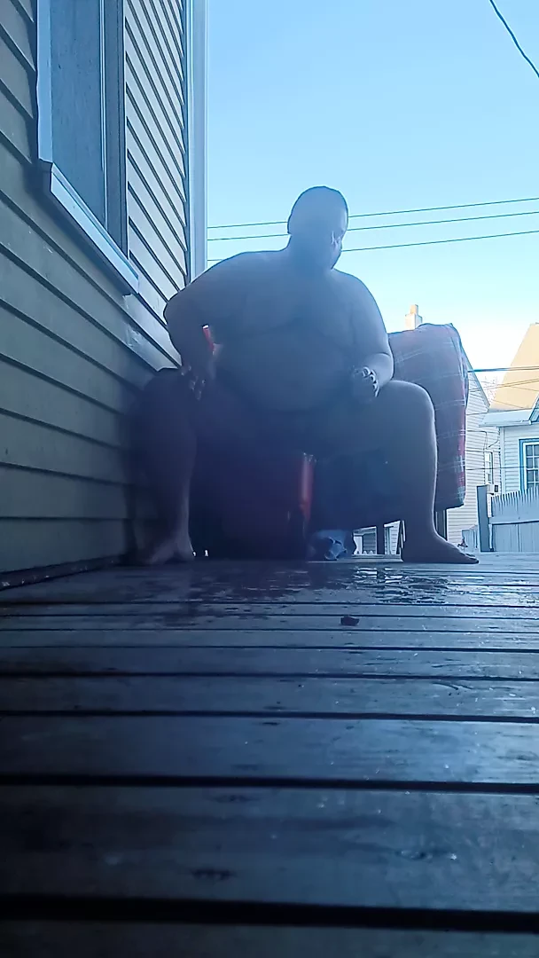 Mofo2121 verandada pissing