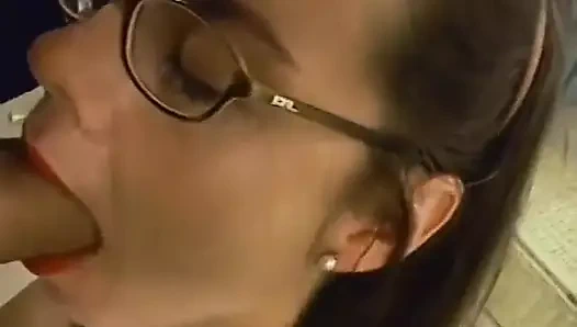 Ander Page yarak yutmayı öğreniyor