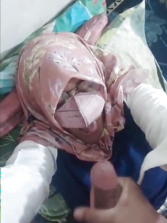Endonezyalı tesettürlü kız viral oluyor. Stepaunt Riani ile oral seks