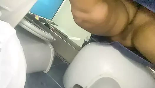 Üvey annemi banyoda yakaladım