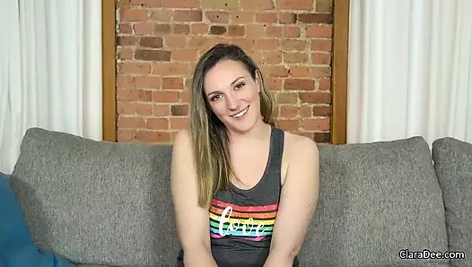 Kadın kılıklı evli kadın külotunun dölünü yiyor - clara dee joi