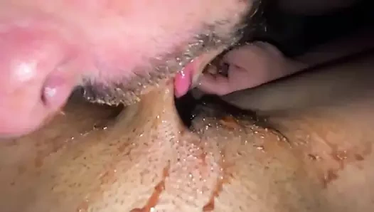 Cadılar bayramında giyinip bir süper kahraman sigara içerken onu sikiyor (athenea samael)