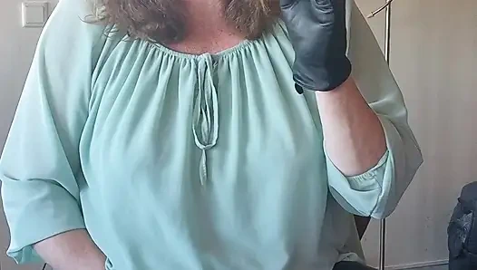 Sigaranın tadını çıkarıyor ve ağzımda kül oluyor