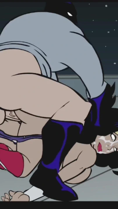 Süpermen Lonni'i gemide sert göt deliğinden sikiyor | Klip 1