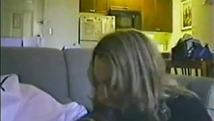 Sarışın döl yutuyor