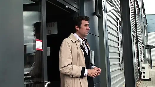 Patronumla ofiste hızlı sikiş