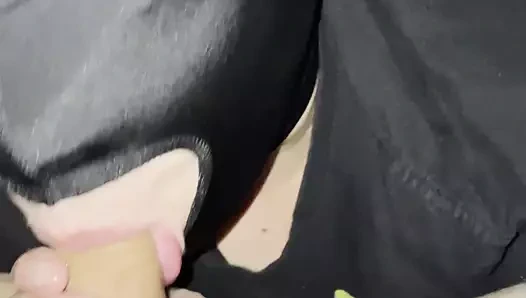 Karısı maskeli kafa veriyor