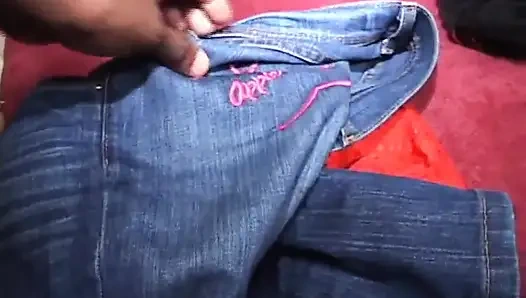 Siyah üzerine siyah... Amcık sikişi büyük siyah yarak emiyor