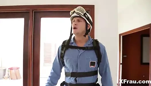 Geile Brunette Sportlerin fickt hart